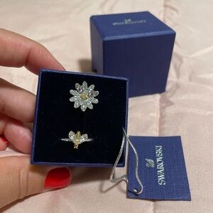 Swarovski crystal flower ring and bee 🐝 ring set